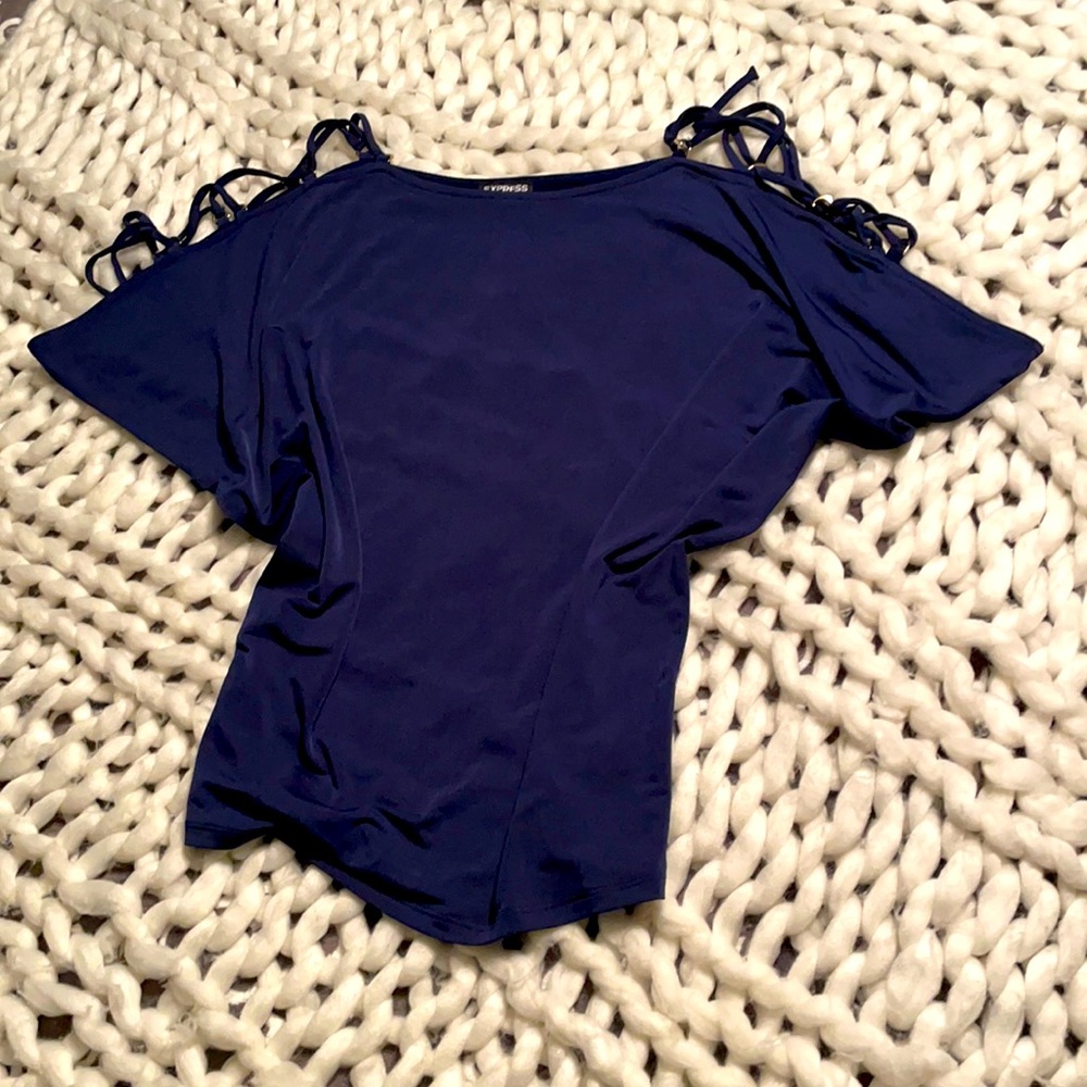 Express top with shoulder detail Size Small
